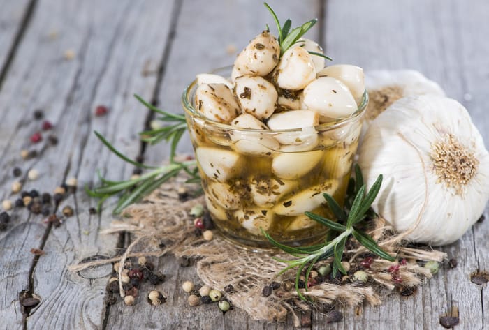 What is Garlic Confit: A Simple Guide to This Flavorful Cooking Technique